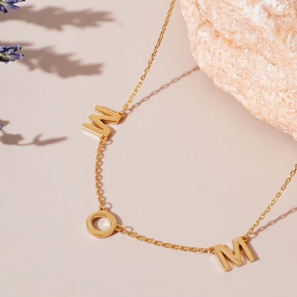 Tesmony MOM Alphabet Pendant Necklace - Picture 1 of 5